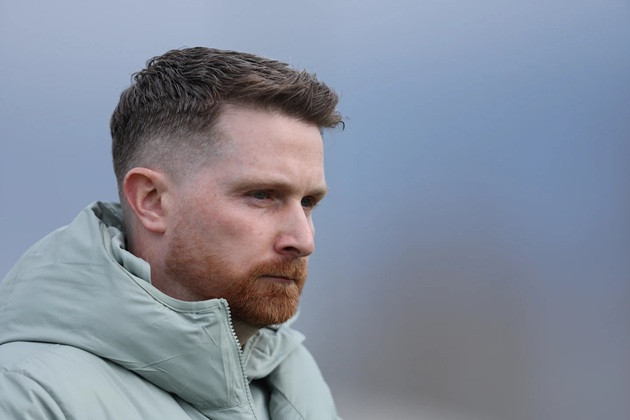 HLV tạm quyền Calum McFarlane của Chelsea từng có thời gian làm việc tại học viện Manchester City.