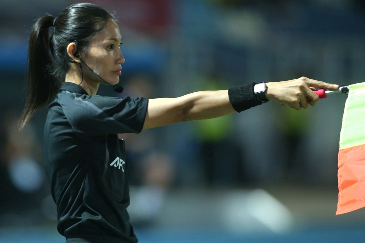Nữ trọng tài Phutsavan Chanthavong chính thức đạt chuẩn FIFA 2026.