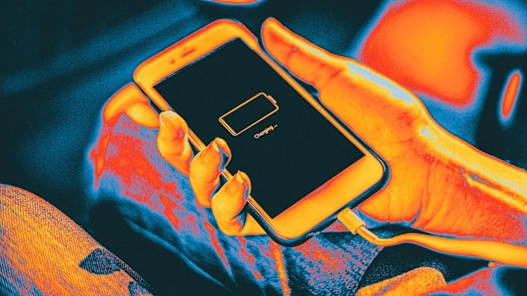 iPhone hiển thị tình trạng pin 0% gây xôn xao trên mạng xã hội