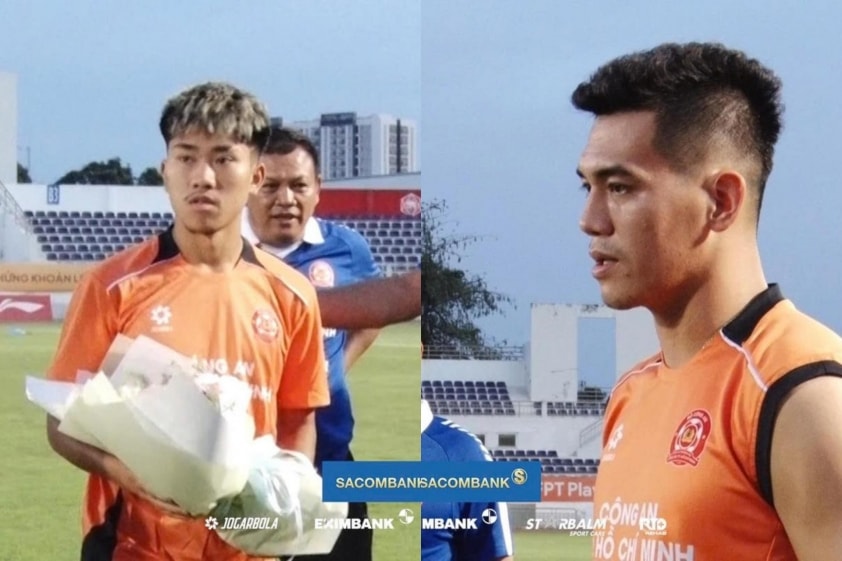 Tiến Linh tặng hoa chào mừng Khoa Ngô