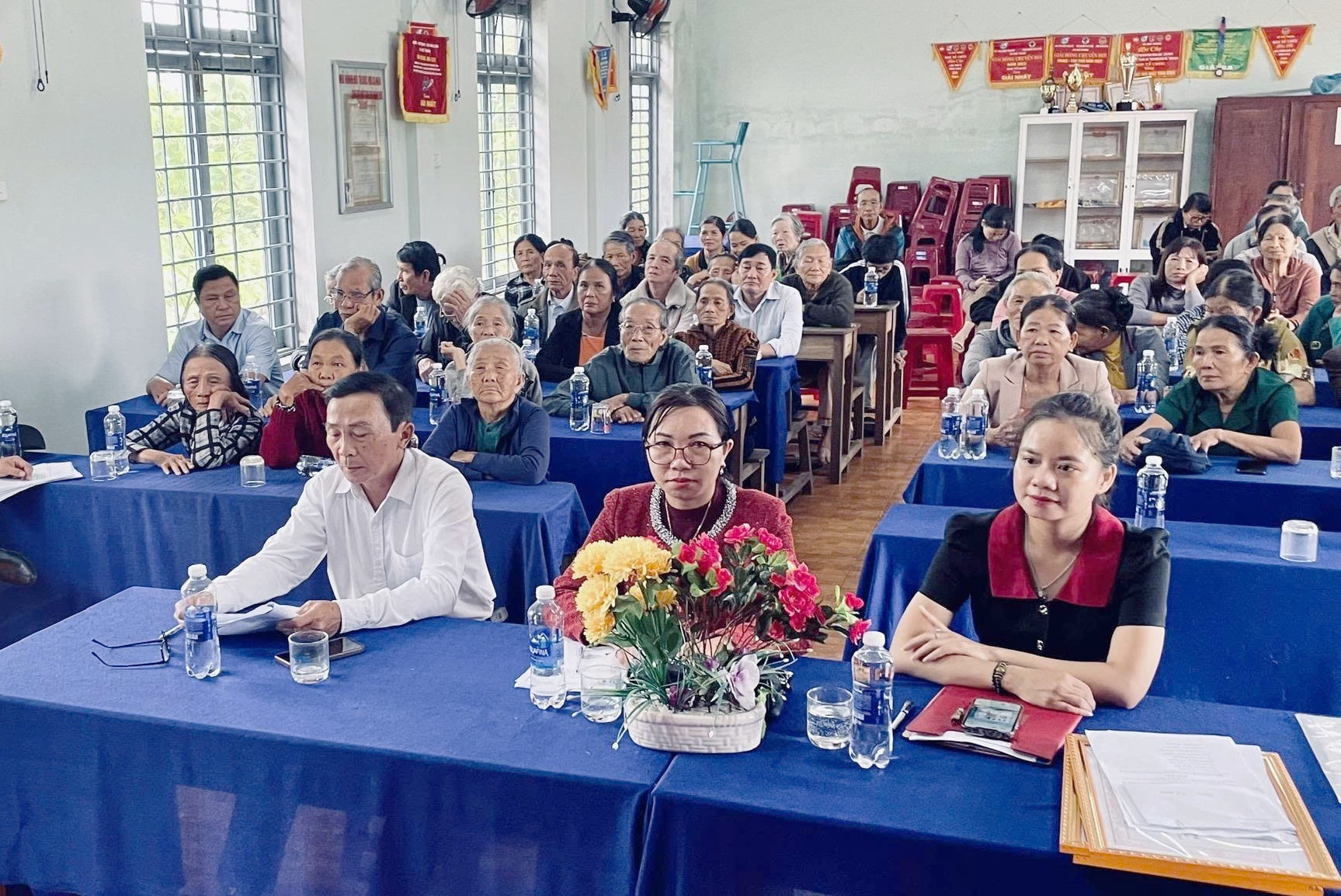 Đại diện Ủy ban Kiểm tra Đảng ủy xã Quế Sơn Trung dự sinh hoạt Chi bộ thôn Phước Dương