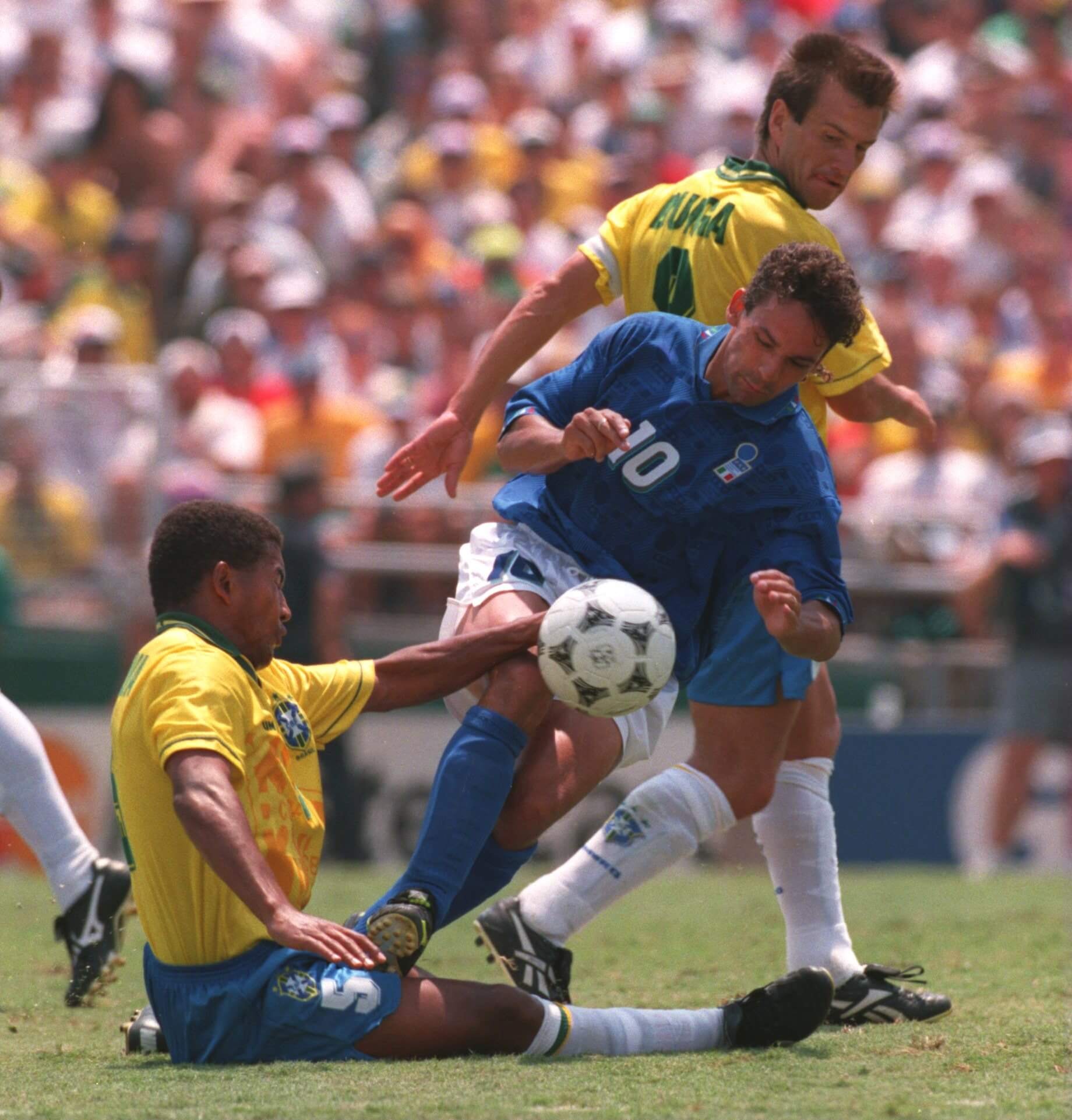 Cặp đôi tiền vệ Dunga và Mauro Silva bổ sung chất thép cho Brazil
