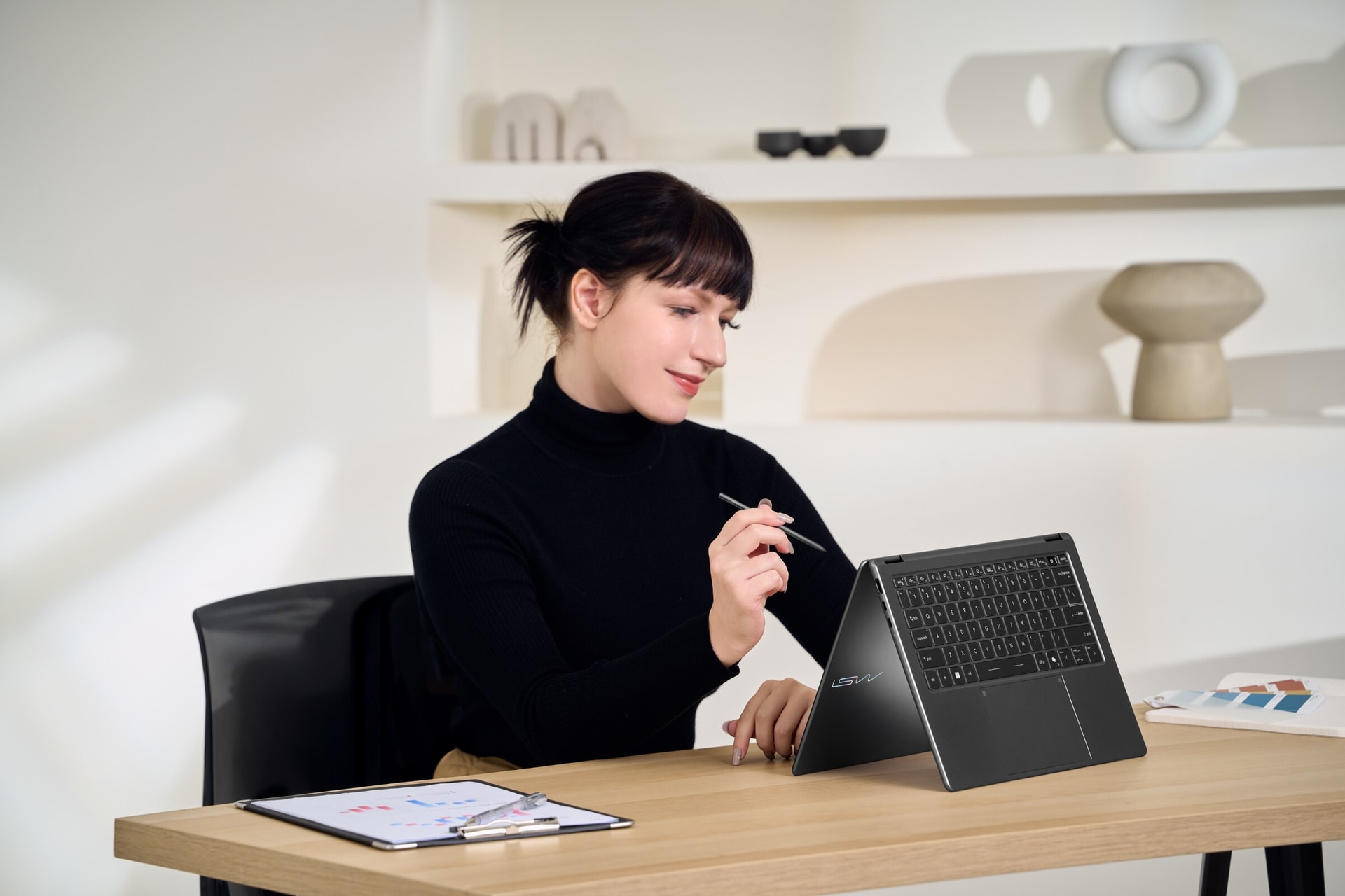 MSI Prestige 16 Flip AI+ trang bị Core Ultra X9 và đồ họa Panther Lake-H