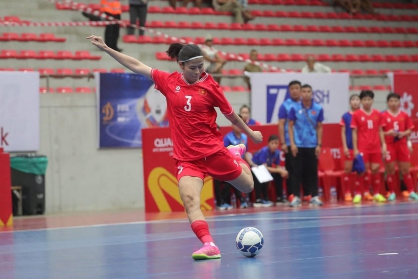 Trần Thị Thu Xuân giành Huy chương Vàng SEA Games ở cả hai nội dung sân 11 và futsal