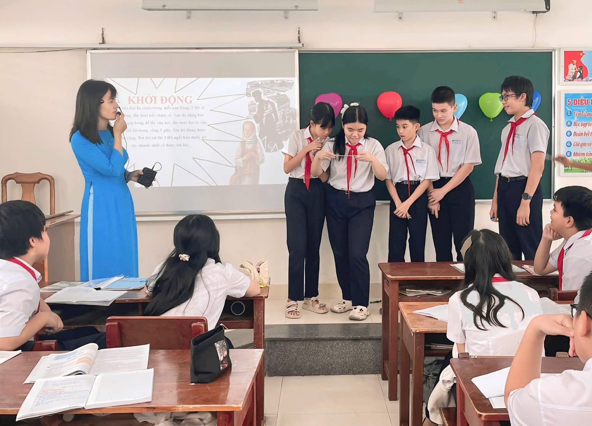 A social science lesson for students at Nguyen Hue Secondary School.