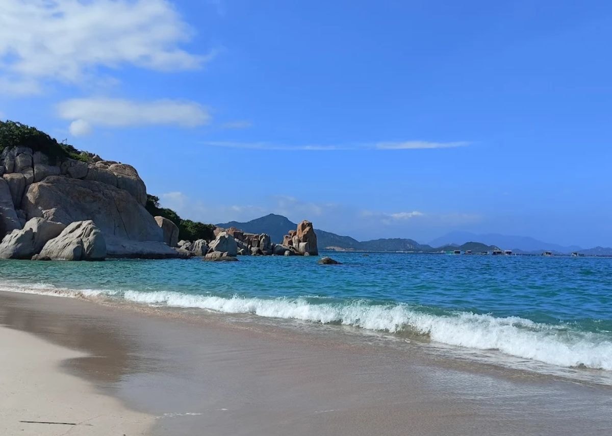 Thời tiết nắng đẹp tại Bãi Kinh vào mùa khô