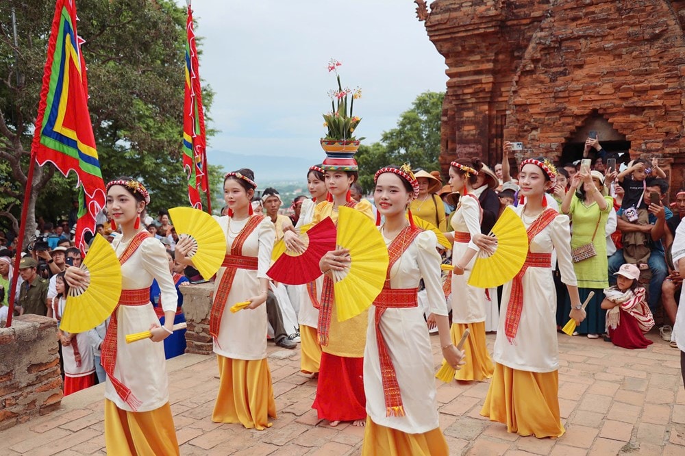Múa Chăm tại lễ hội Katê Ninh Thuận