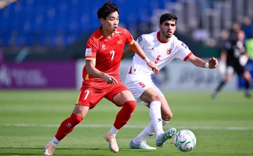 U23 Việt Nam ăn mừng bàn thắng trước U23 Jordan