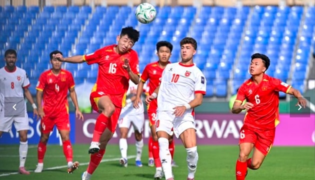 Thái Sơn góp phần giúp tuyến giữa Việt Nam trở nên cơ động, không lép vế trước U23 Jordan.