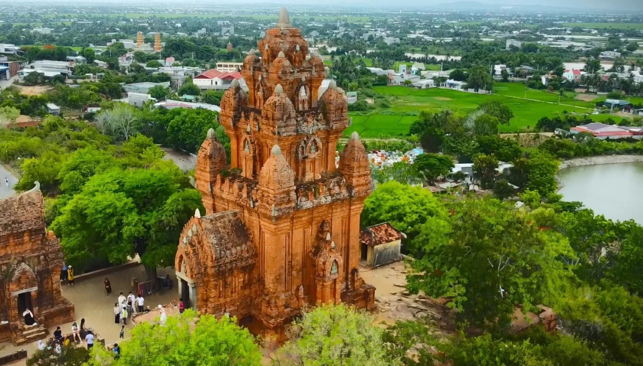 Tháp Chính trong cụm tháp Po Klong Garai