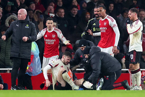 Hành động của Gabriel Martinelli với Conor Bradley gây tranh cãi mạnh mẽ.