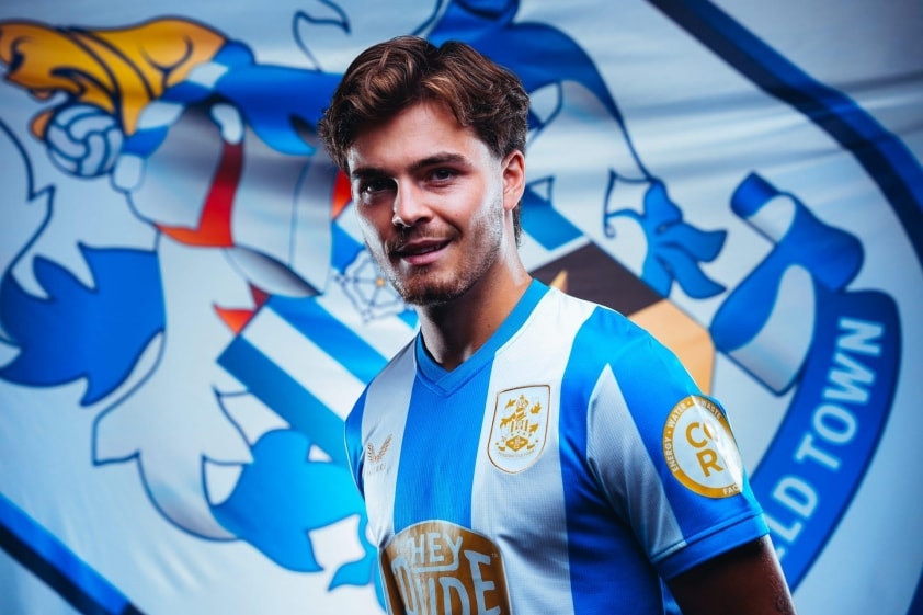 Leo Castledine gia nhập Middlesbrough sau quãng thời gian thi đấu ấn tượng tại Huddersfield
