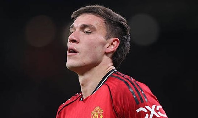 Ajax Amsterdam đang nỗ lực mượn Manuel Ugarte từ Manchester United.