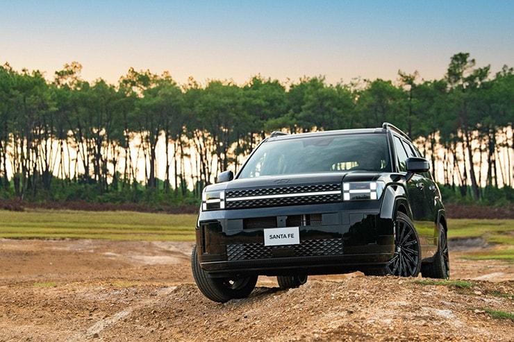Thiết kế đầu xe Hyundai Santa Fe 2025 với đồ hểa chữ H