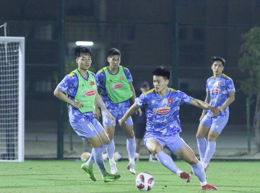 Thanh Nhàn trở lại tập luyện cùng U23 Việt Nam chuẩn bị cho trận gặp Kyrgyzstan
