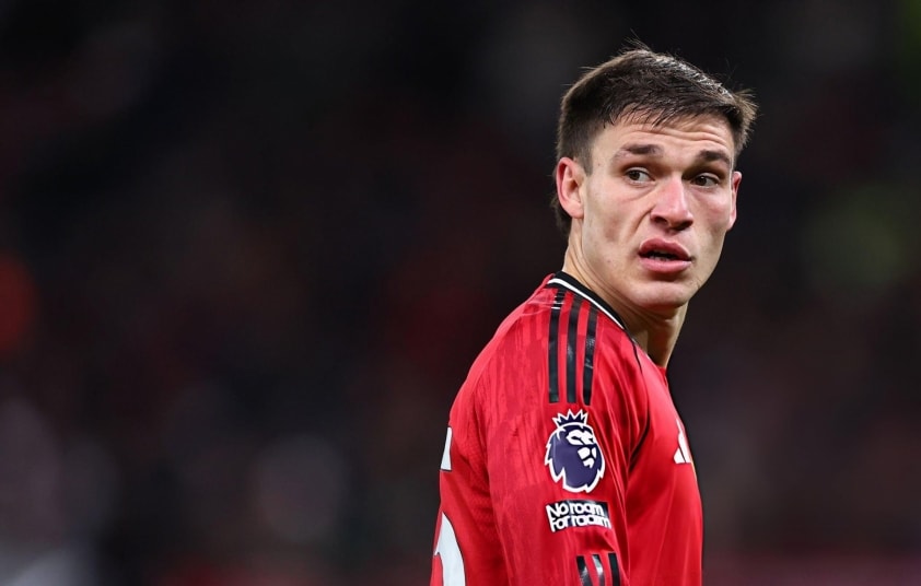 Manuel Ugarte trong màu áo Man Utd và khả năng chuyển sang Ajax