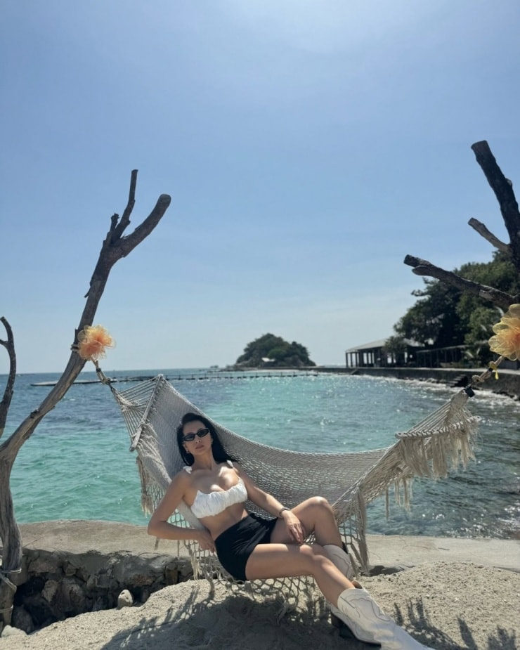 Làn nước trong xanh tại hòn Hai Bờ Đập