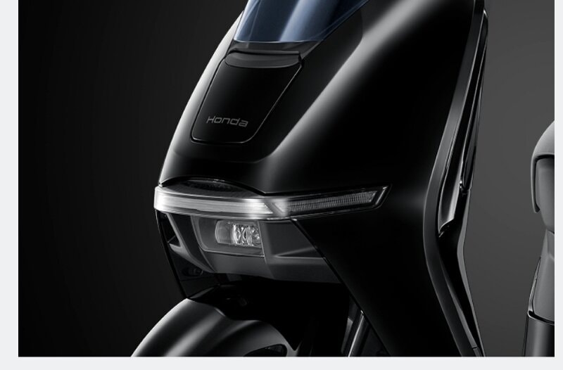 Cận cảnh cụm đèn pha Honda UC3