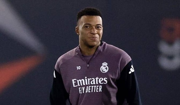 Kylian Mbappe hội quân cùng Real Madrid tại Saudi Arabia chuẩn bị cho Siêu cúp