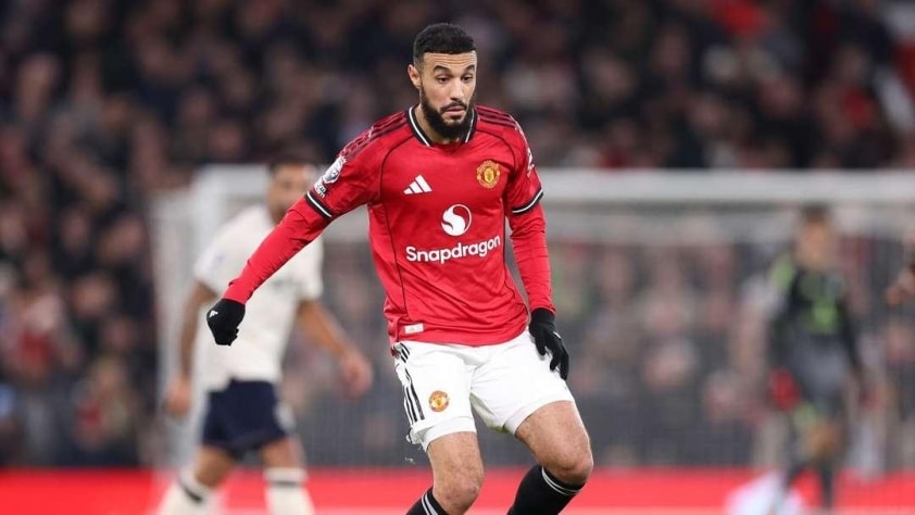 Juventus quan tâm đến hậu vệ Noussair Mazraoui của Man United
