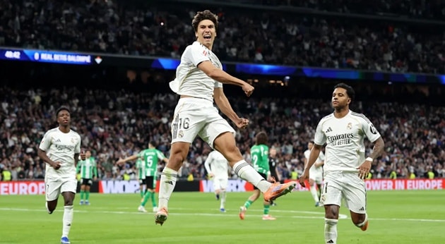 Tiền đạo trẻ Gonzalo Garcia ăn mừng sau khi lập hat-trick vào lưới Real Betis