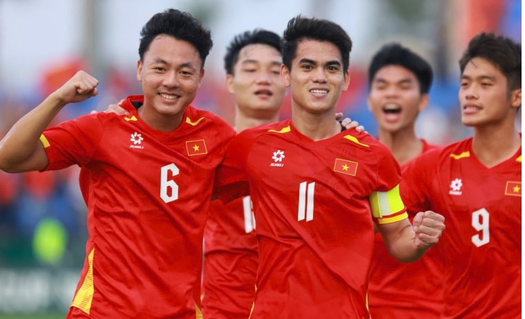 Thái Sơn (cầu thủ mặc áo số 6) được AFC gọi tên.