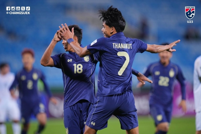 Các cầu thủ U23 Thái Lan ăn mừng bàn gỡ hòa trước U23 Iraq