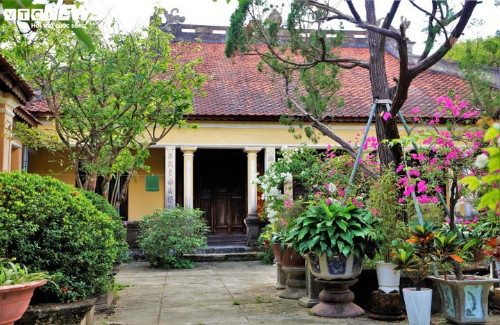 Hàng ngàn du khách và phật tử đổ về chùa mỗi năm để chiêm bái và tìm hiểu lịch sử văn hóa.
