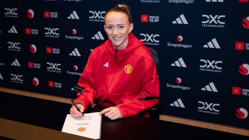 Manchester United gia hạn hợp đồng với Ella Toone và các trụ cột đội nữ.