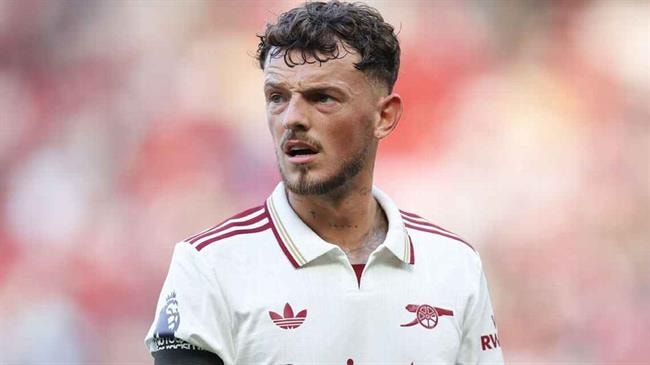 Ben White đang đối mặt với tương lai bất định tại Arsenal sau sự xuất hiện của Jurrien Timber.