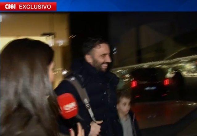 HLV Ruben Amorim xuất hiện tại sân bay Lisbon sau khi chia tay Manchester United
