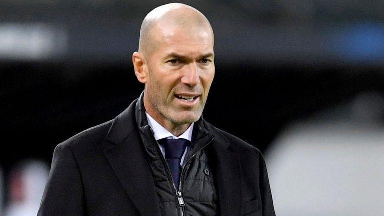 Zinedine Zidane từ chối dẫn dắt Manchester United để chờ đợi cơ hội tại đội tuyển Pháp.