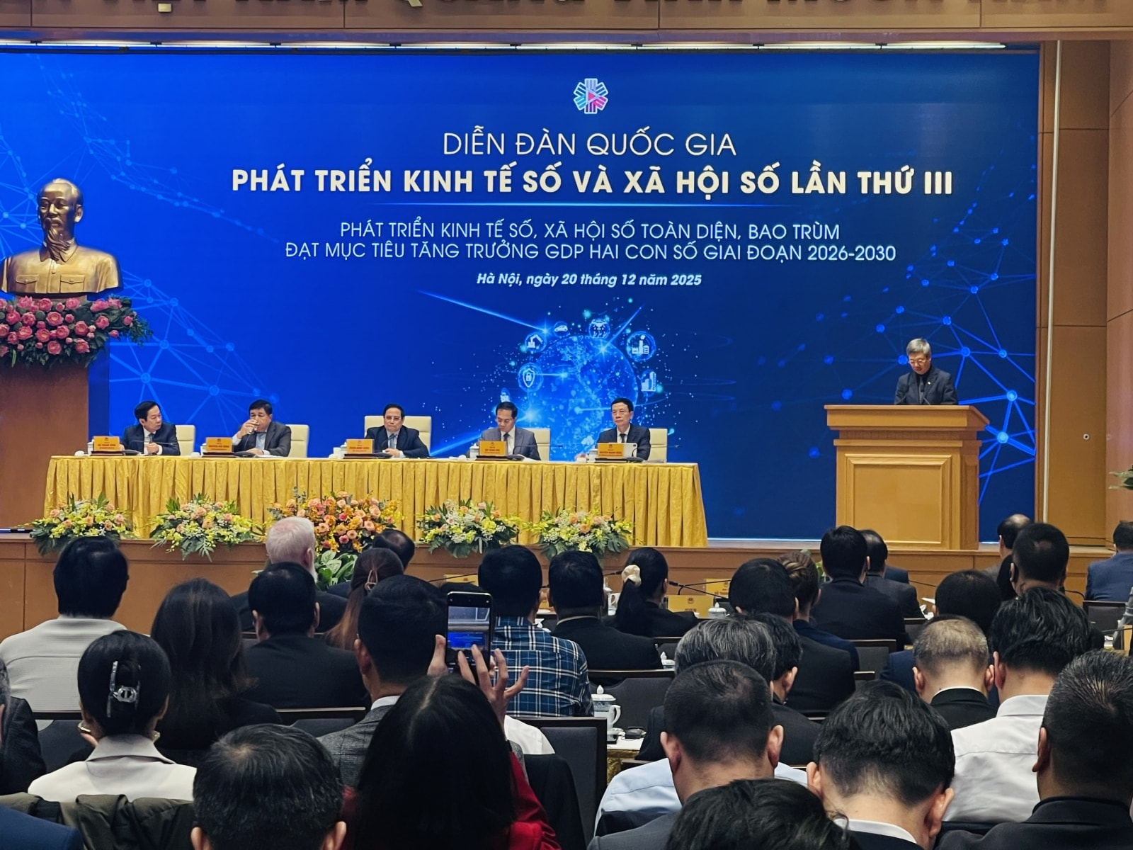 Phó Chủ tịch UBND thành phố Đà Nẵng Hồ Quang Bửu tham luận tại Diễn đàn quốc gia “Phát triển kinh tế số, xã hội số đột phá, toàn diện - Đạt mục tiêu tăng trưởng GDP hai con số giai đoạn 2026 - 2030”