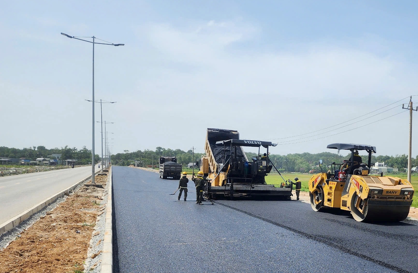 Contractors have paved 11.4km of road with asphalt. Photo: CONG TU