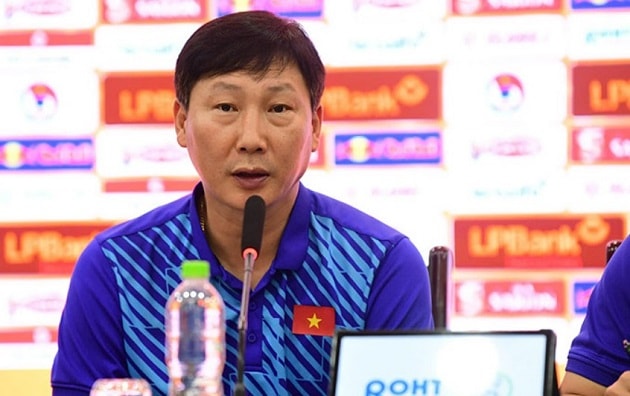 Đội hình U23 Việt Nam ăn mừng thành tích toàn thắng tại vòng bảng