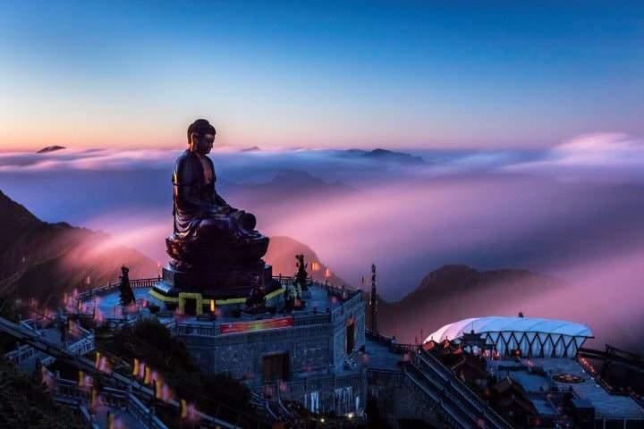 Quần thể tâm linh hùng vĩ giữa mây ngàn trên đỉnh Fansipan.