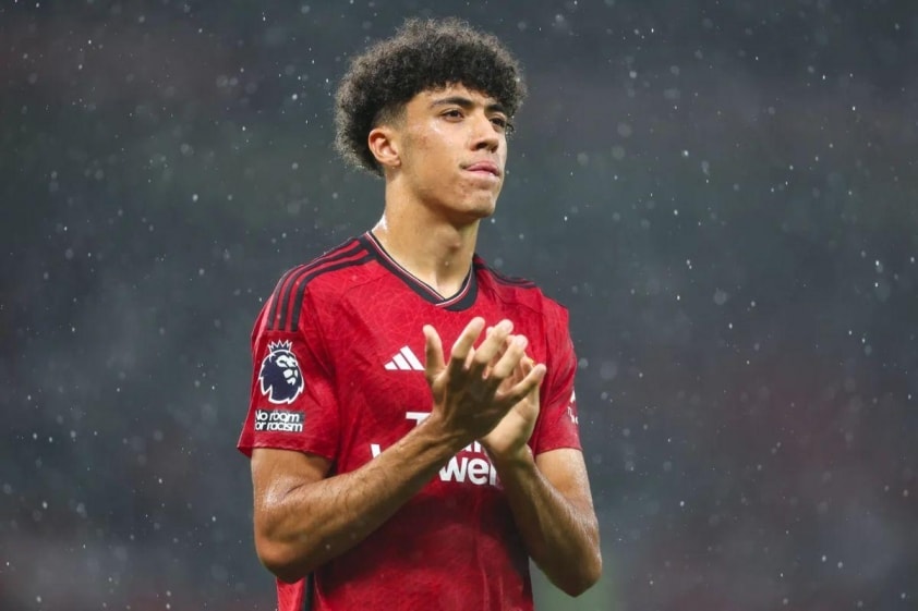 Ethan Wheatley thi đấu trong màu áo Northampton Town trước khi được MU gọi trở lại.