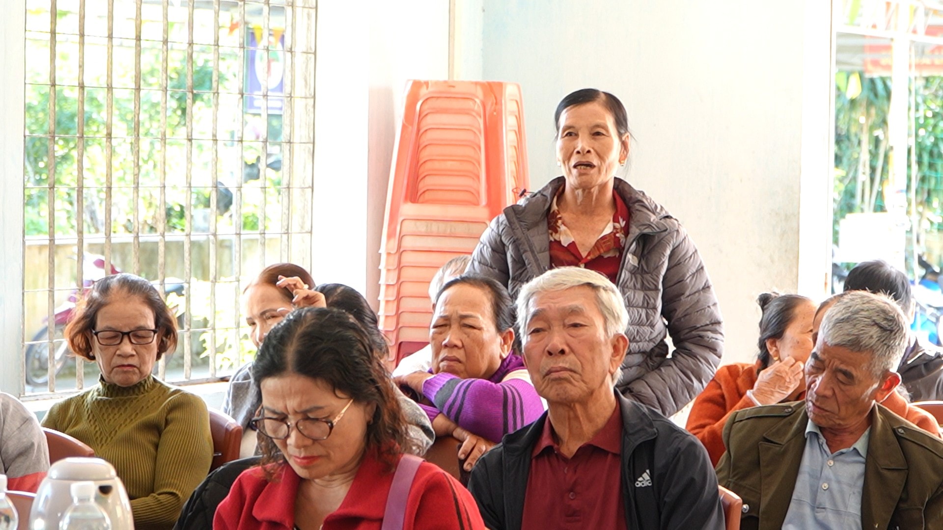 Cử tri khối phố An Hà Nam thảo luận về người được giới thiệu ứng cử HĐND phường Quảng Phú nhiệm kỳ 2026 - 203. Ảnh: QUANG SƠN.