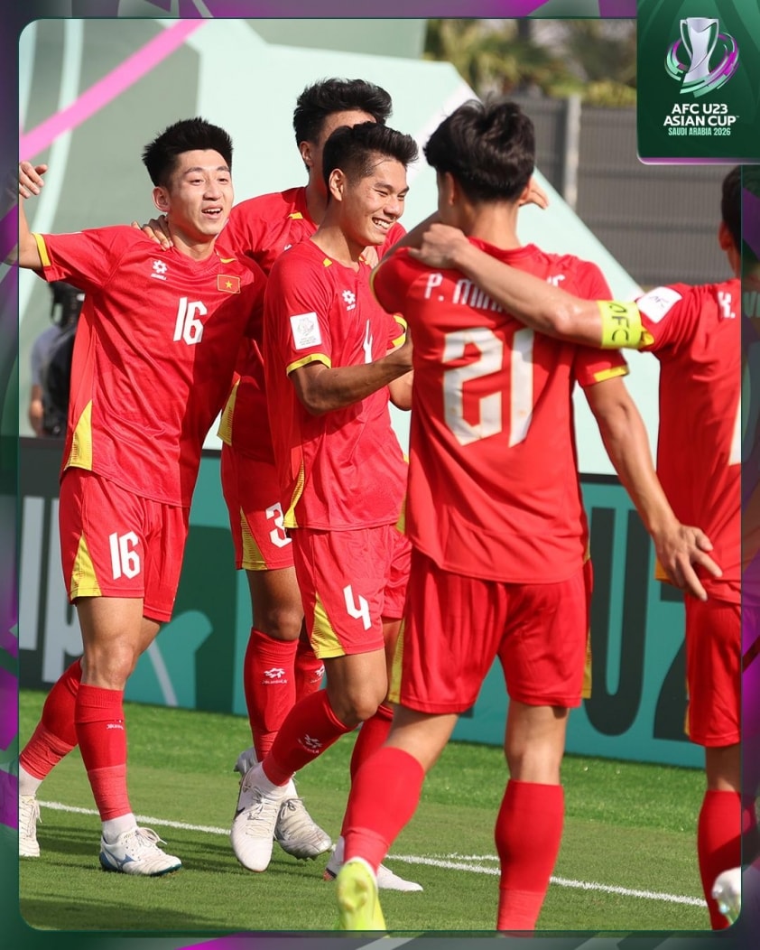 Trung vệ U23 Việt Nam thi đấu lăn xả tại Vòng chung kết U23 châu Á 2026