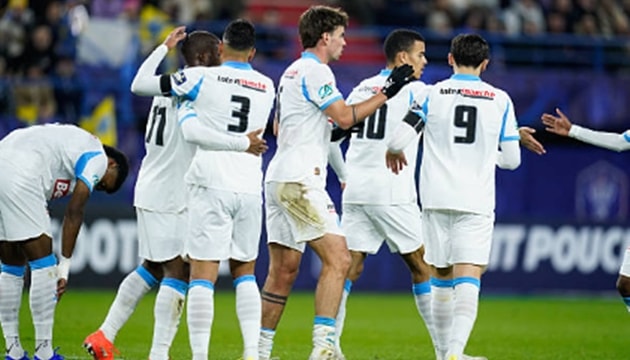 Hàng công Marseille trút giận lên Bayeux.