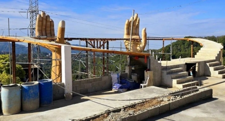 Toàn cảnh công trình cầu bàn tay đang trong quá trình xây dựng tại tỉnh Benguet, Philippines