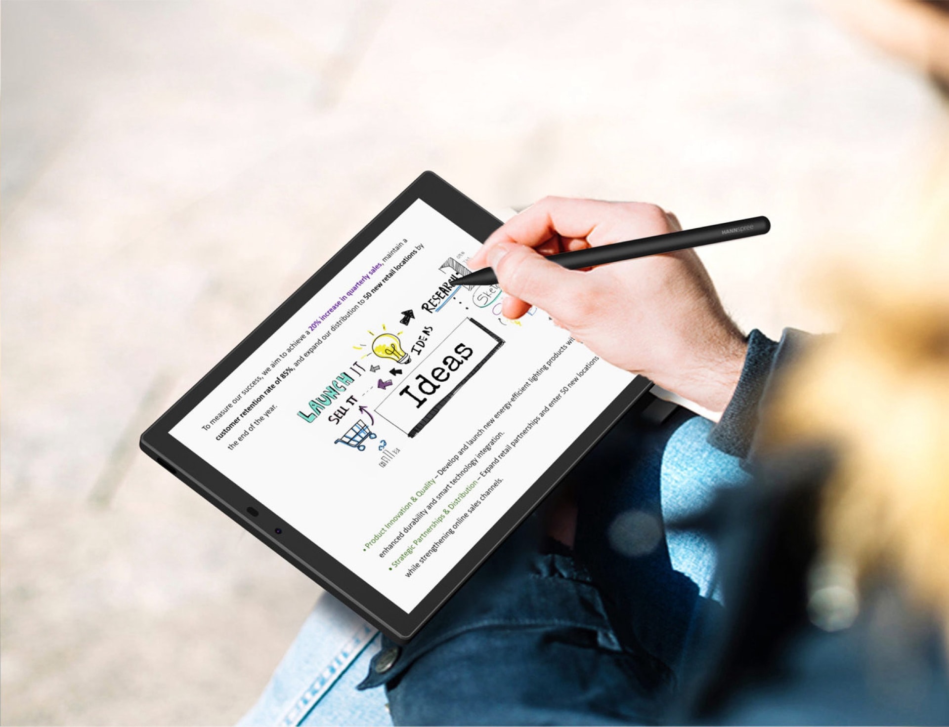 The Hannspree Lumo is an Android tablet with a reflective LCD screen