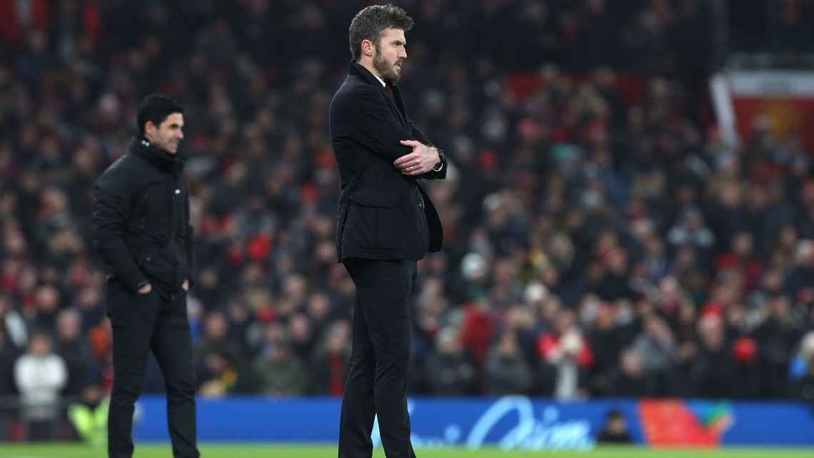 Michael Carrick ăn mừng chiến thắng cùng các học trò trước Arsenal