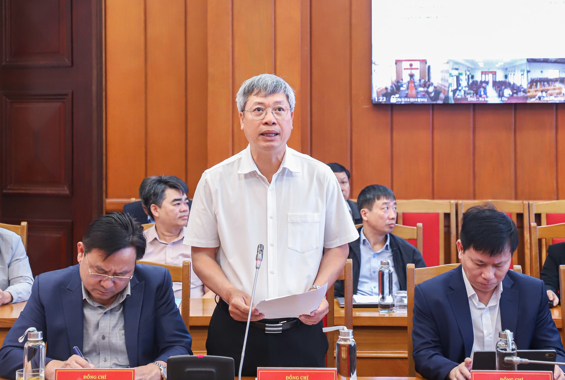 Phó Chủ tịch UBND thành phố Hồ Quang Bửu tham luận tại hội nghị. Ảnh: NGỌC PHÚ