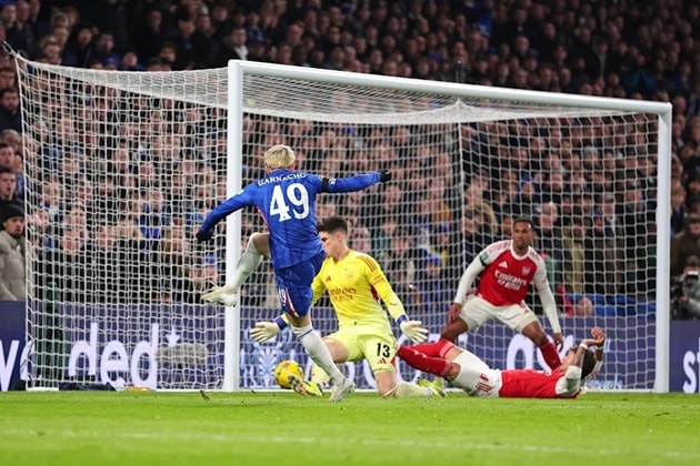 Garnacho ghi bàn thắng thứ hai giúp Chelsea duy trì cơ hội trước trận lượt về tại Emirates.