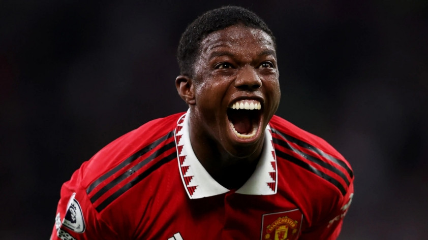 Hậu vệ Tyrell Malacia tập luyện tại Manchester United