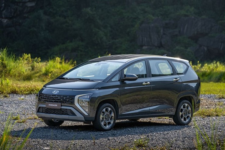 Giá lăn bánh Hyundai Stargazer 2026