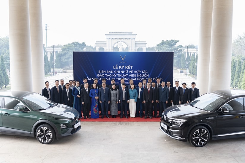 VinFast tài trợ xe điện cho các trường đại học