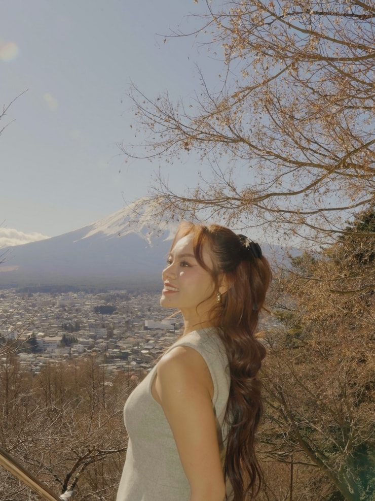 Á hậu Mai Ngô tận hưởng những giây phút thư giãn tại thị trấn suối nước nóng