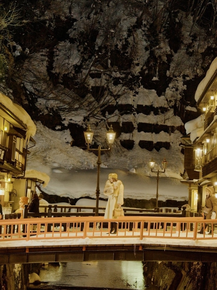 Thị trấn suối nước nóng Ginzan Onsen nằm giữa vùng núi hẻo lánh tỉnh Yamagata